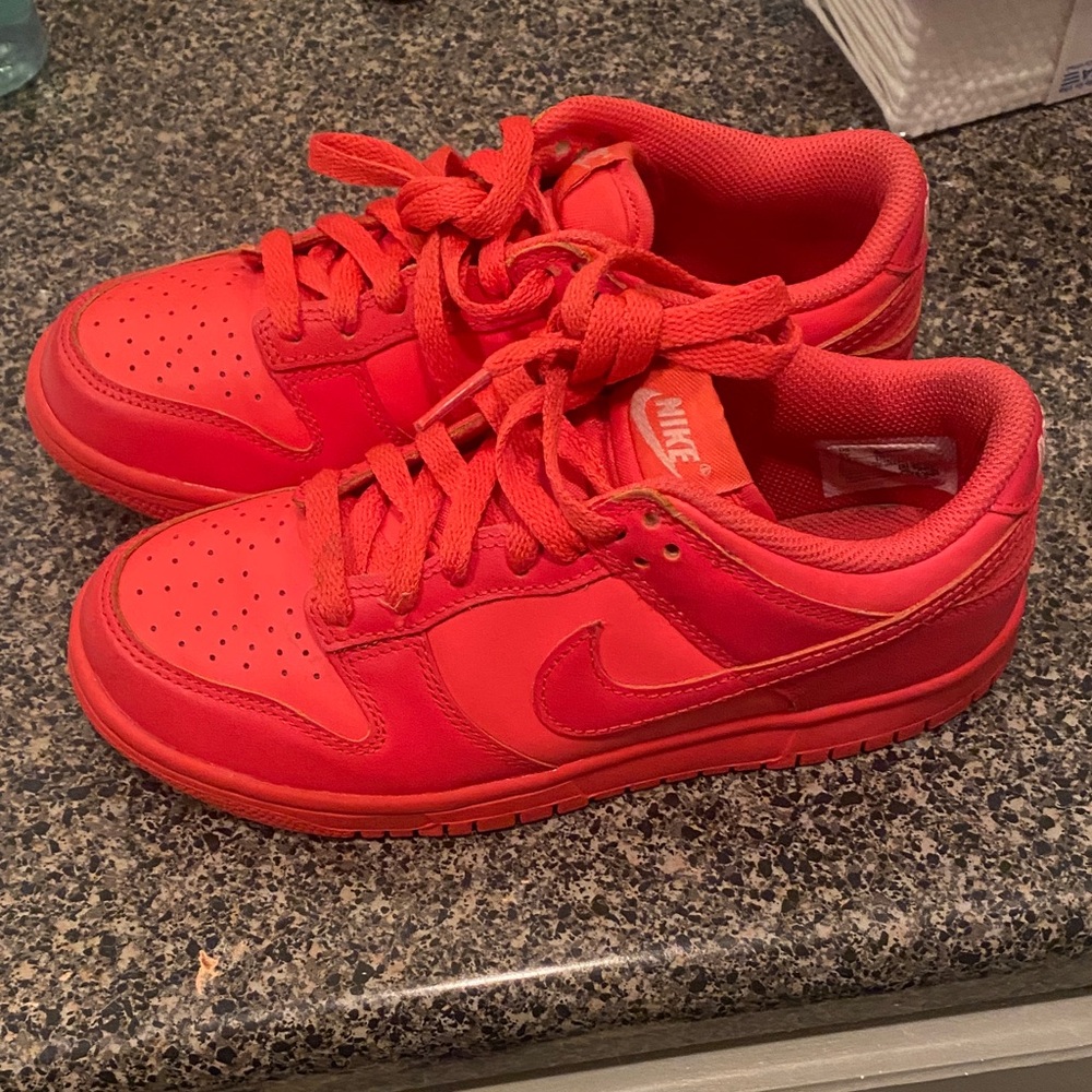 Big kids Nike Dunks size 5Y infrared Red-RARE